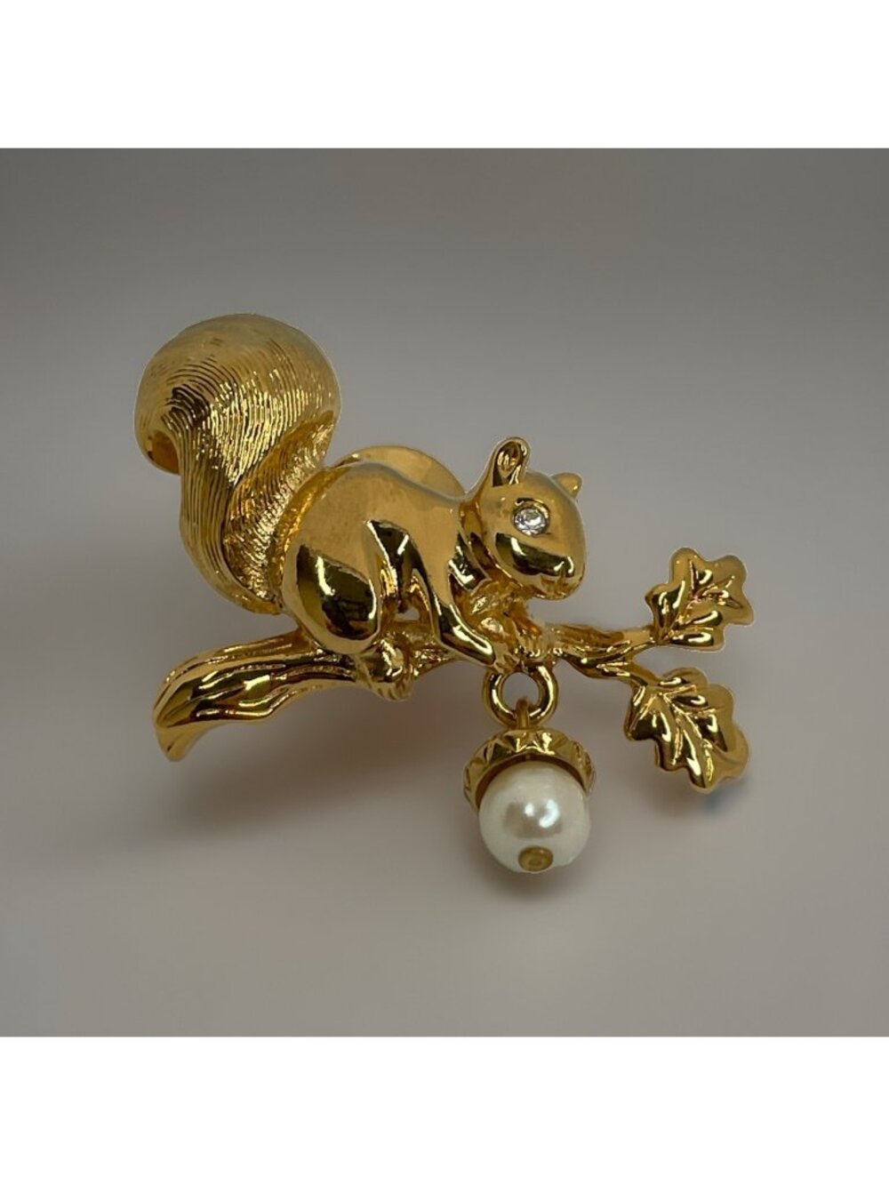 Vintage Signed AVON Gold-Tone Squirrel Faux Pearl Acorn Brooch Pin